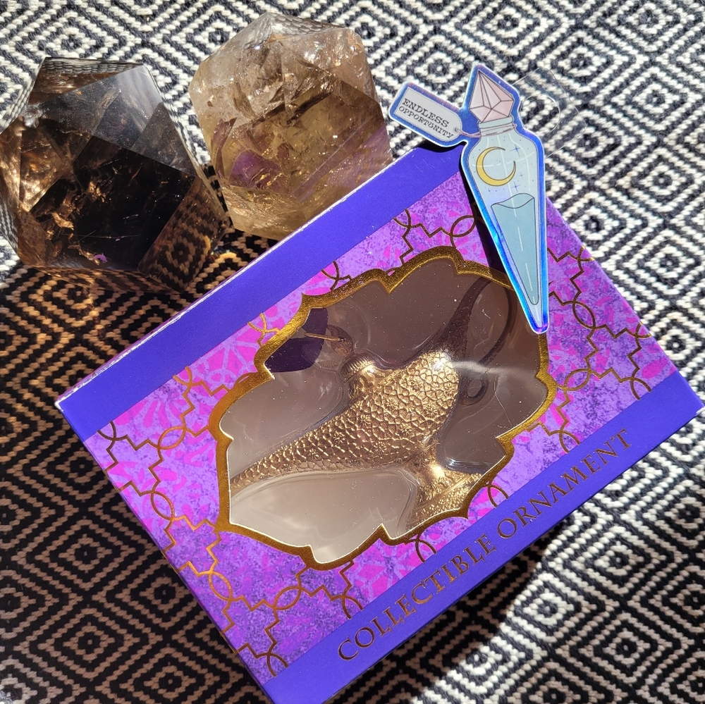 Disney park exclusuve- Aladdin's lamp ornament 🧞‍♂️